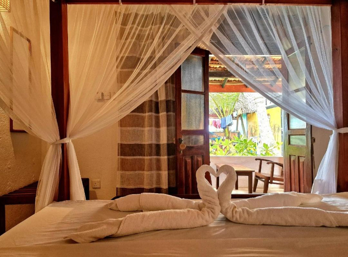 Bedroom 2, Panorama Beach Hotel, Tangalle