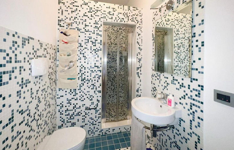 Others 2, B&B Da Paola, Napoli