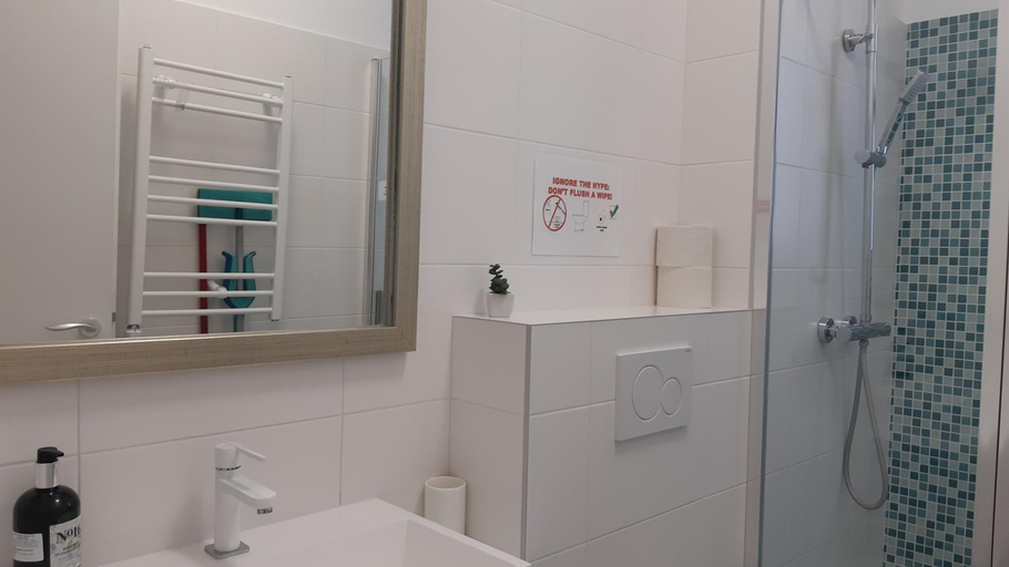 Bathroom 2, Golden Relax Apartments, Balatonfüred