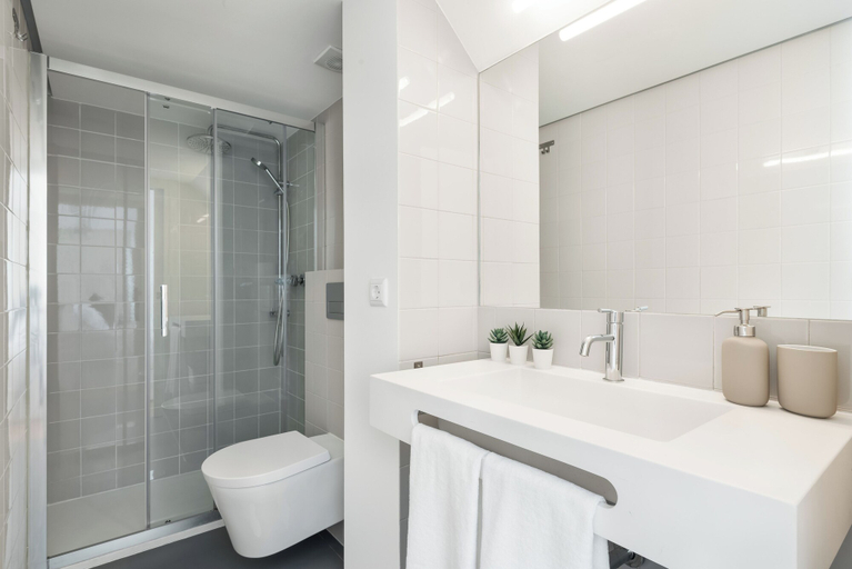 Bathroom, Flora5 flora Apartments, Duplex w/ Balcony +AC, Porto