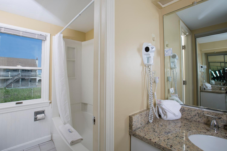 Bathroom 4, Corsair & Cross Rip Oceanfront Resort, Barnstable