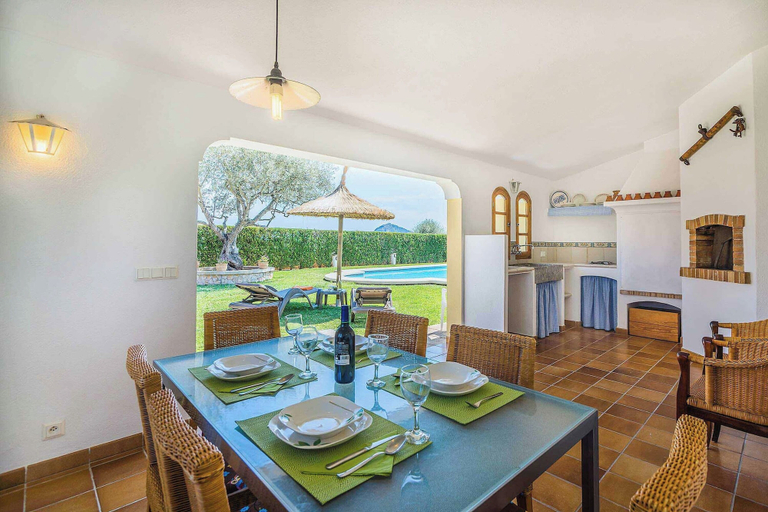 Others 4, Villa Escondite, Baleares