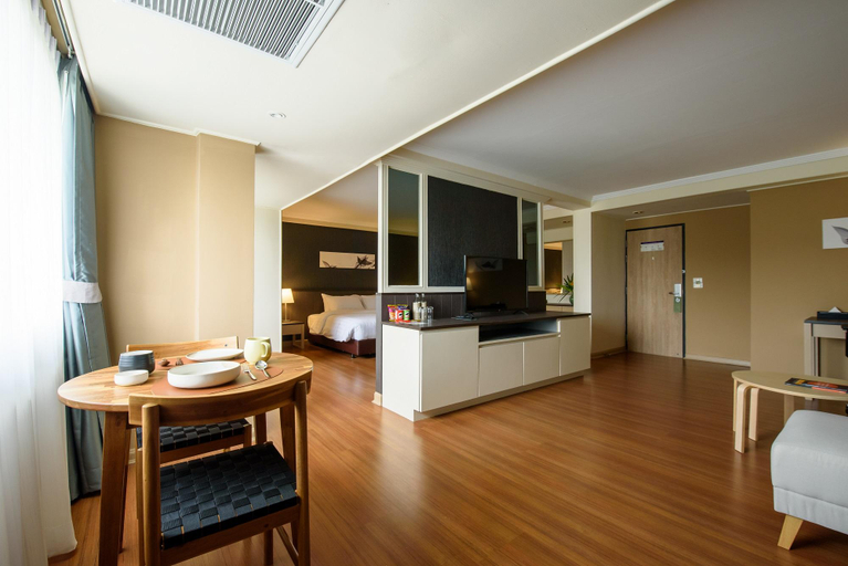 Dining Room 25