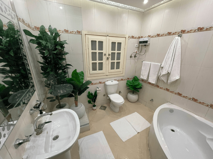 Bathroom 3, Danda Moon Pyramids Hotel, Al-Ahram