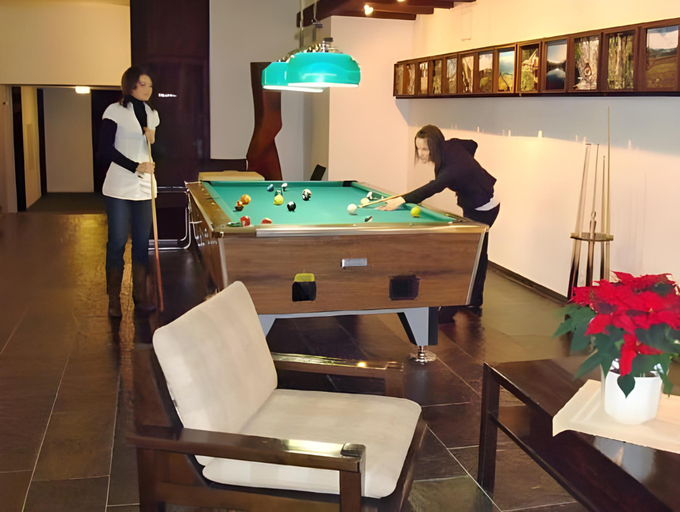 Food & Drinks, Ferienwohnungen Chesa Clois 24, Albula