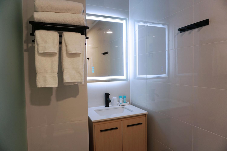 Bathroom 4, Leon Hotel, New York