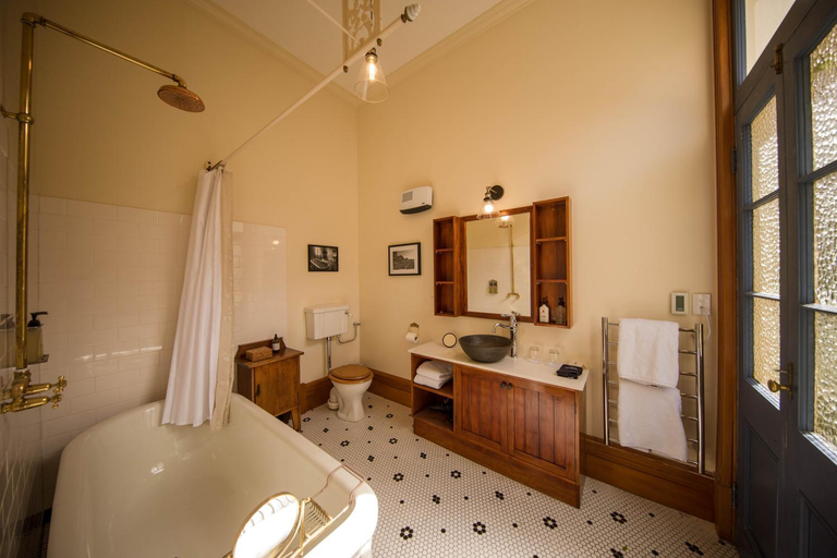 Bathroom 13