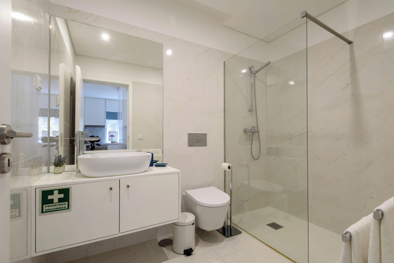 Bathroom, Almad3 Stylish Almada Hide-away, Porto