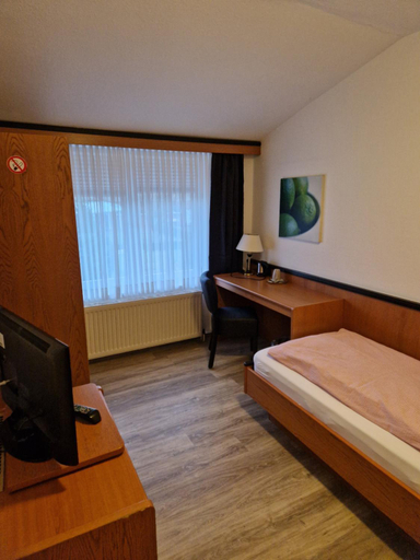Bedroom 3, Sporthotel Papenburg, Emsland