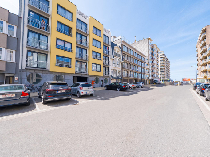 Others 5, Spacious apartment with 3 bedrooms and garage, West-Vlaanderen