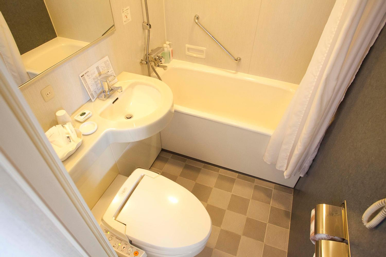 Bathroom 16