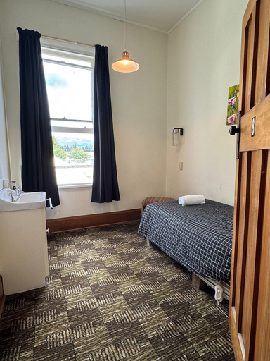 Others 5, Gladstone Grand Hotel, Mackenzie