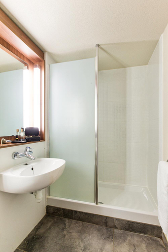 Bathroom 3, Campanile Arras - Saint Nicolas, Pas-de-Calais