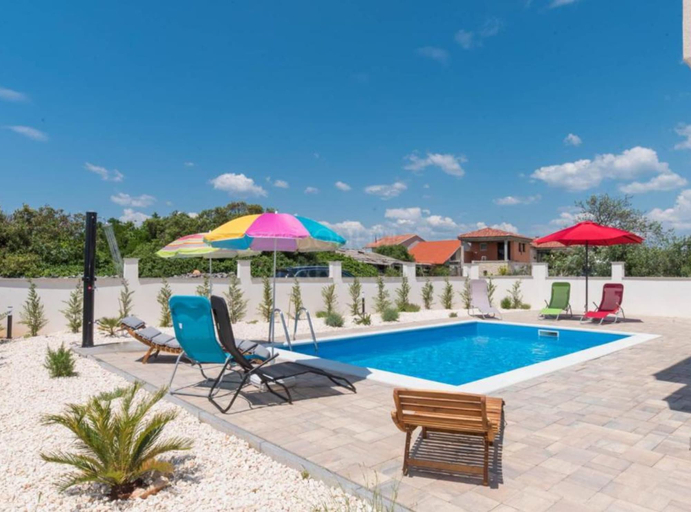 Sport & Beauty 5, Villa Sunrise With Outdoor Pool, Šibenik