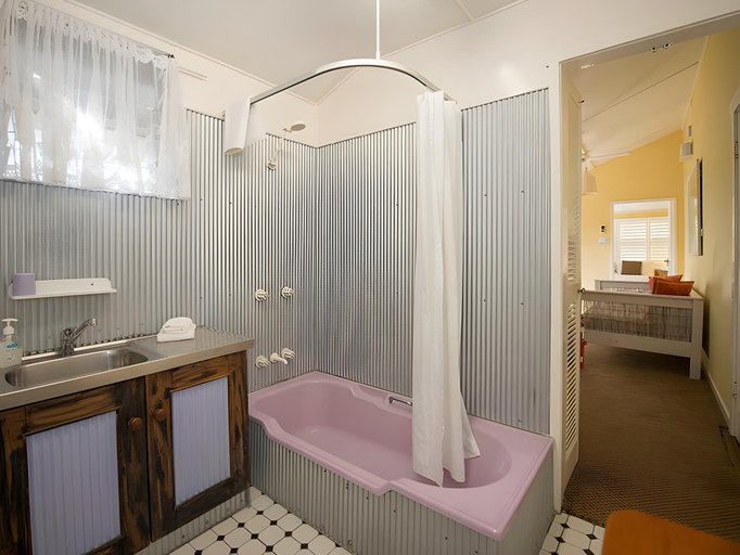 Bathroom 3, Barbara's Byron Bay, Byron