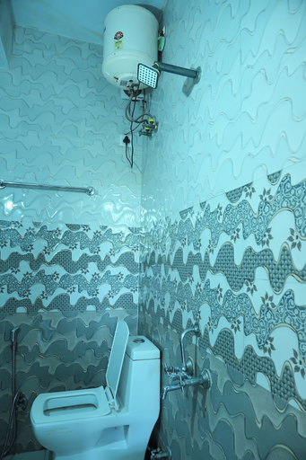 Bathroom 2, Surya inn, Delhi