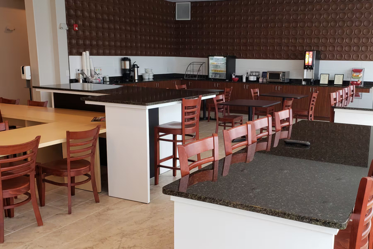 Food & Drinks 5, Wingate by Wyndham Christiansburg, Montgomery