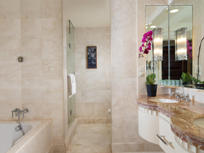 Bathroom 14