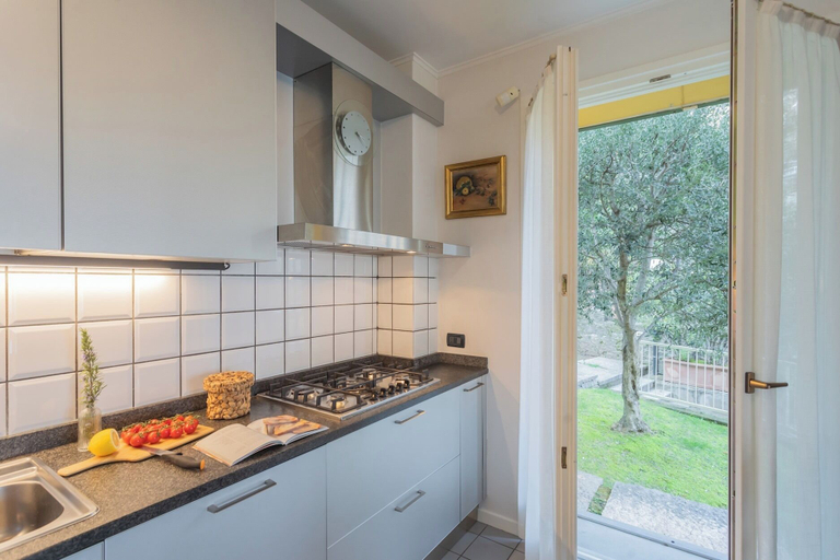 Others 5, Besana 9 On the Lake - Private Garden & Parking by Rent all Como, Como
