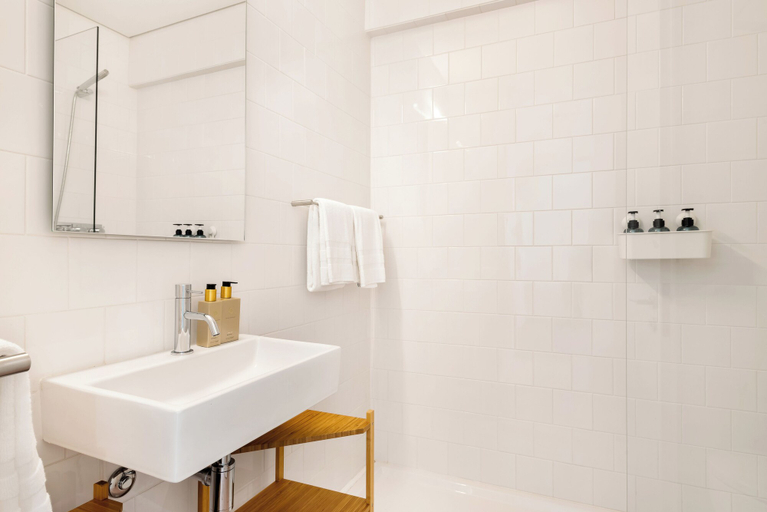 Bathroom 2, Acm002 Bombarda Homes, Pet Friendly Garden House, Porto
