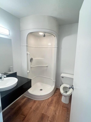 Bathroom 3, Varsity West, Lewis