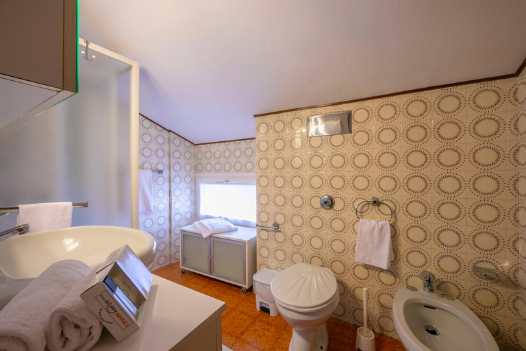 Bathroom 2, Casa Franco e Ilva 1, Trento