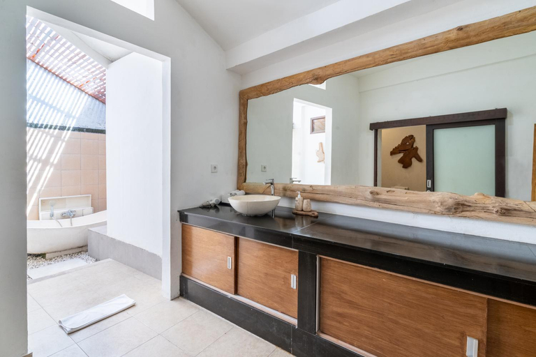 Bathroom 2, Villa Aveli Seminyak, Badung
