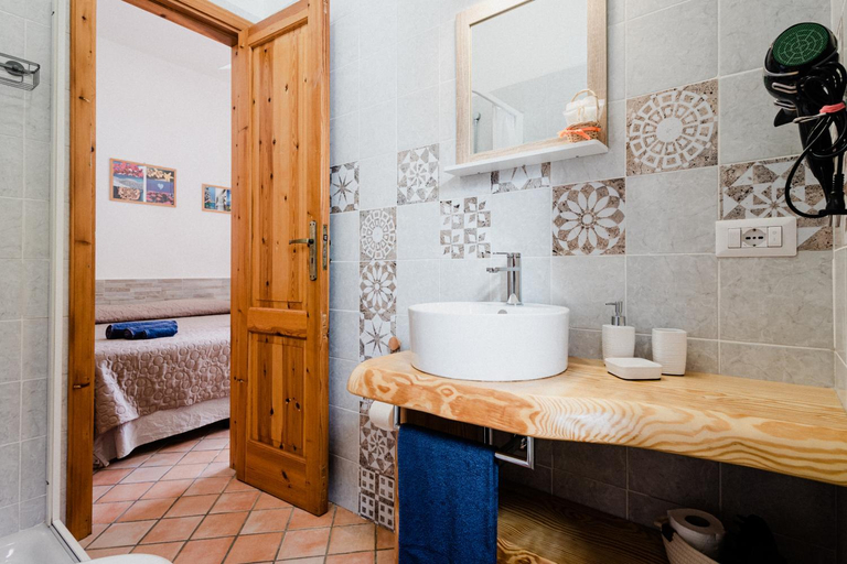 Bathroom, Lauricella Bed and Breakfast, Messina
