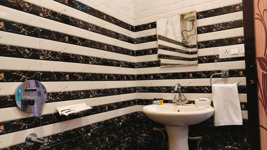 Bathroom 4, Lill sparrow by The Verdant Escapes, Kangra