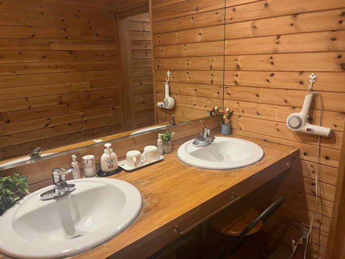 Bathroom 3, B&B Tengallonhat, Matsumoto