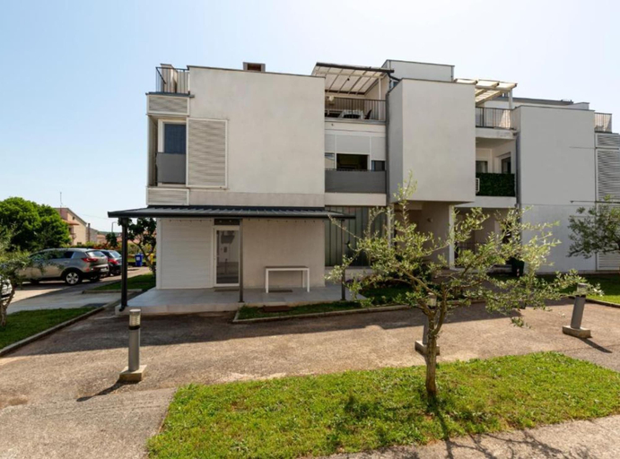 Others 5, Charming Apartment Sant Elia, Bale