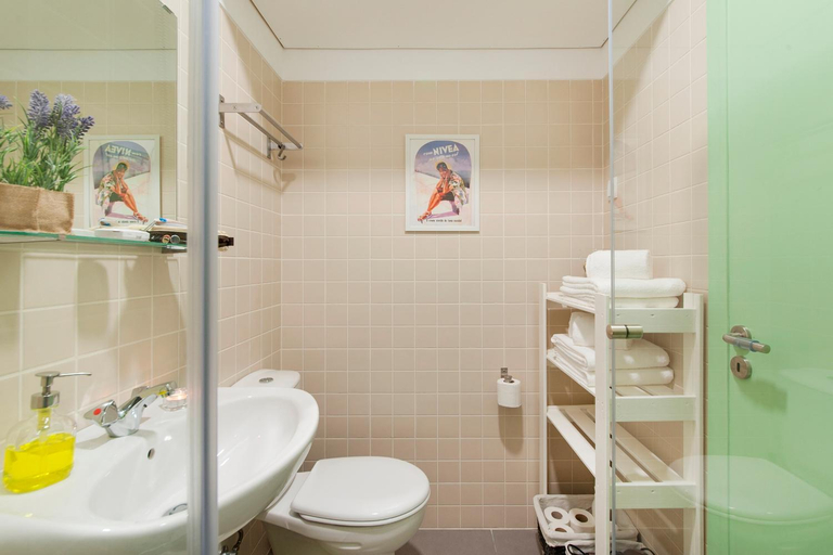 Bathroom 2, Apartments in Historical Lisbon, Lisbon