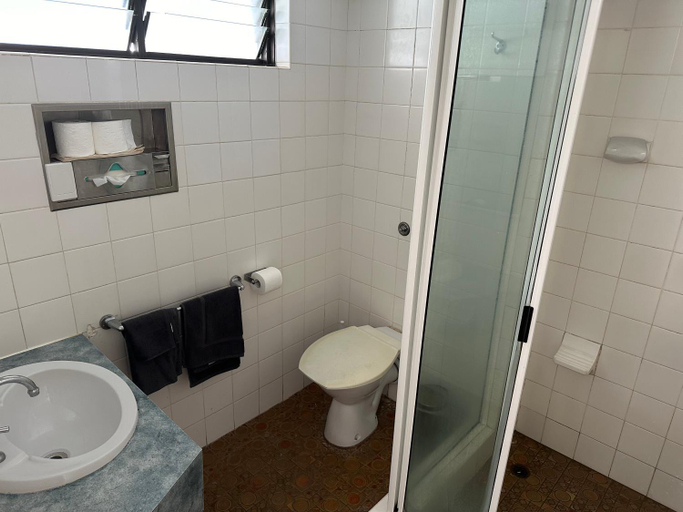 Bathroom, Overlander Hotel, Mount Isa