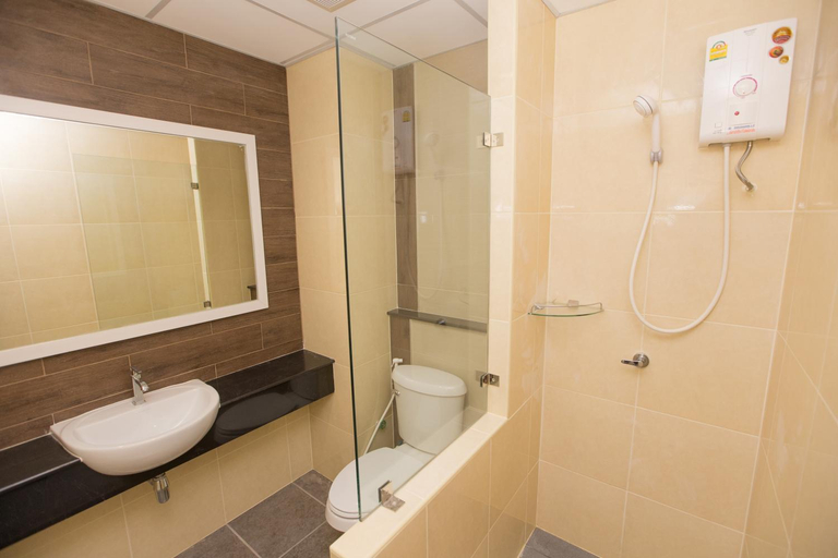 Bathroom 12