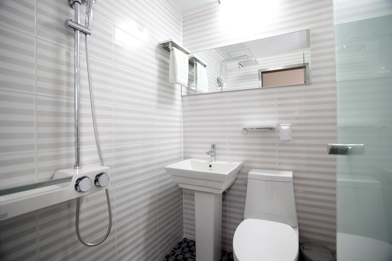 Bathroom 7