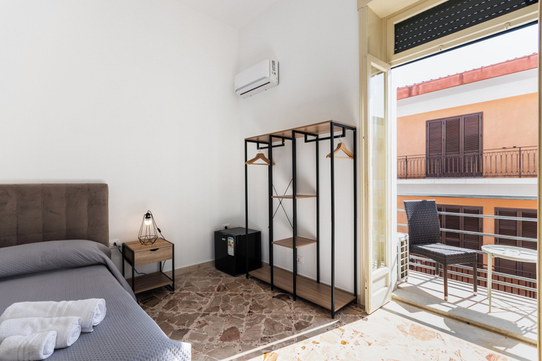 Bedroom 3, Le Torrette, Syracuse