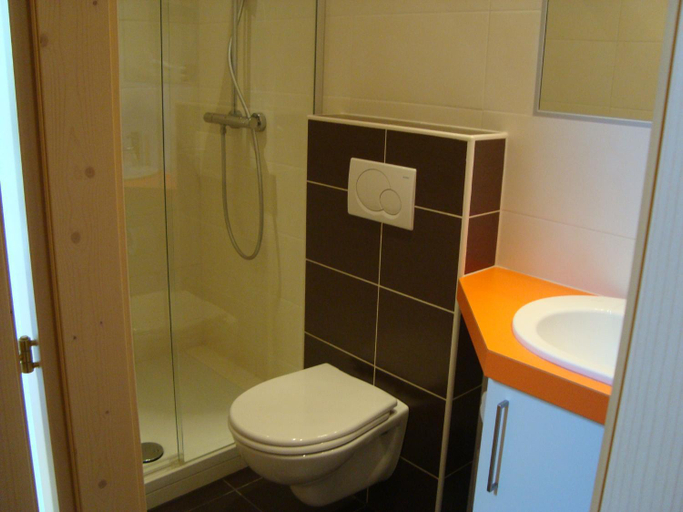 Bathroom 2, Gastehaus Renate, Imst