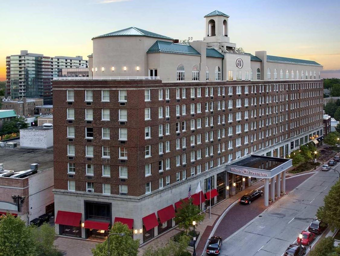 Exterior & Views 2, Hilton Orrington / Evanston, Cook