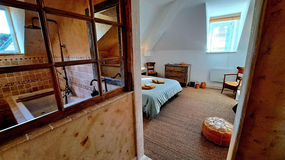 Others 5, COSY CHAMBRE-SUITE climatisee, Cher