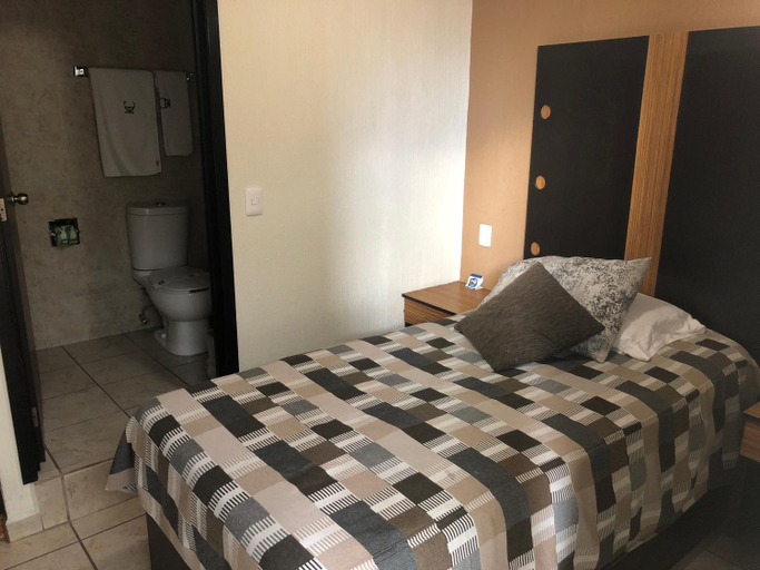 Bedroom 2, Hotel del Carmen, León