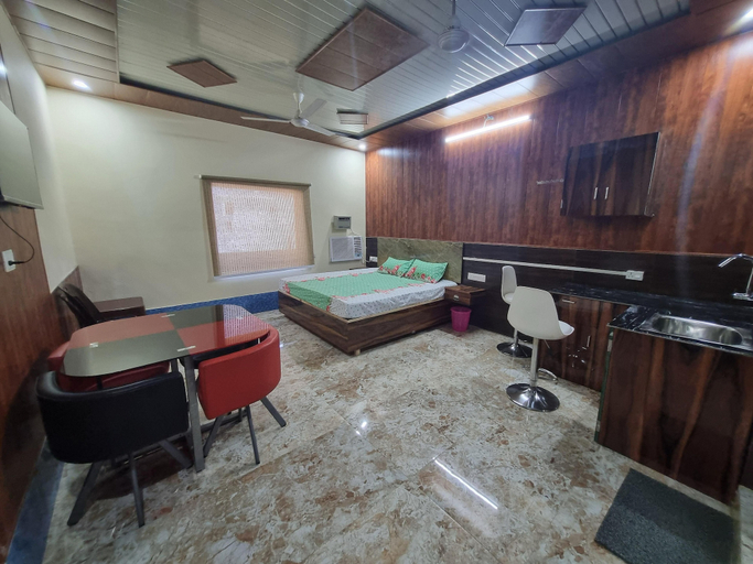 Others 5, Hotel Sarlanchal, Aligarh