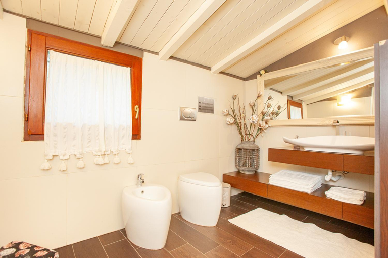 Bathroom 2, Villa Niloan Olbia, Olbia-Tempio