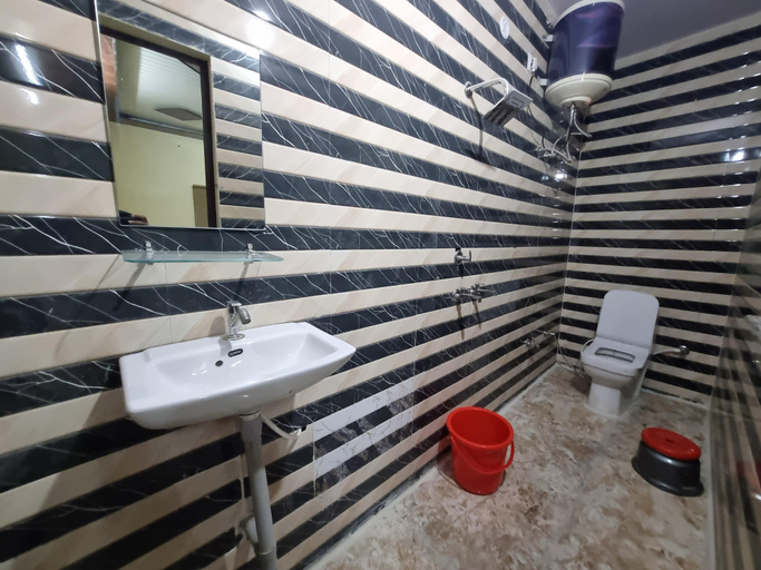 Bathroom, Hotel Sarlanchal, Aligarh