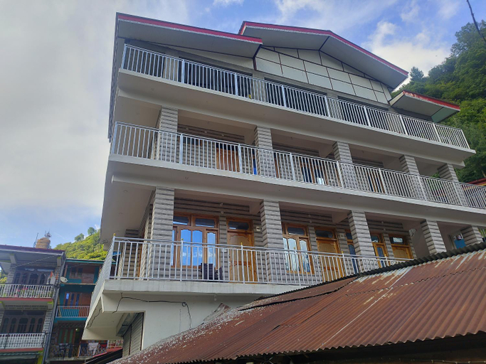 Exterior & Views