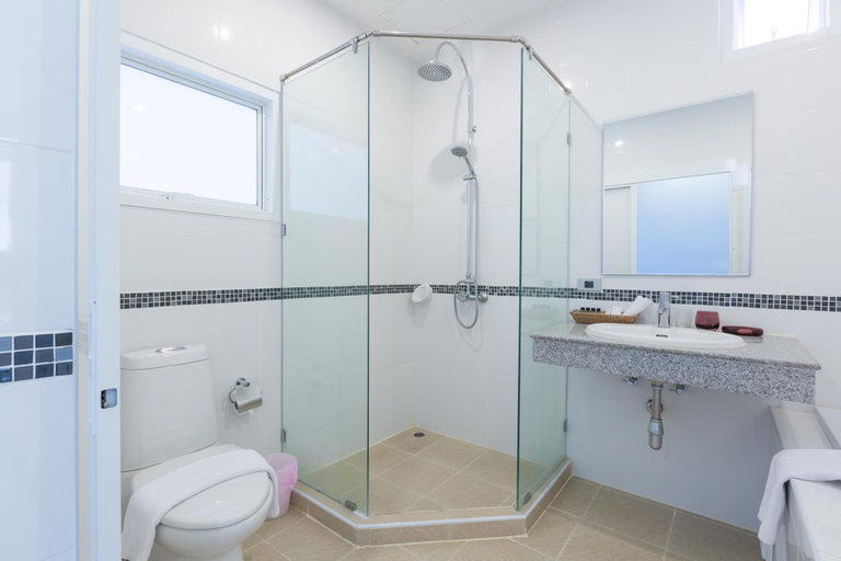 Bathroom 19