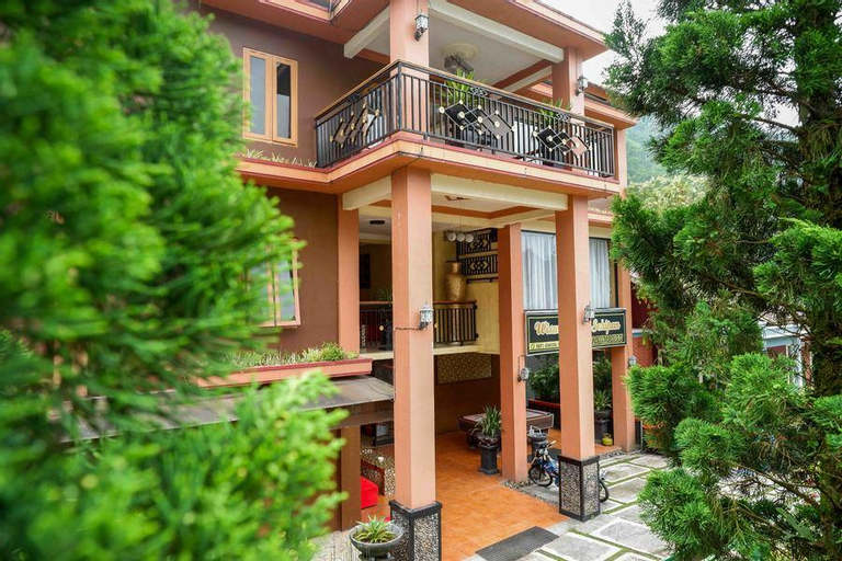 Exterior & Views 29