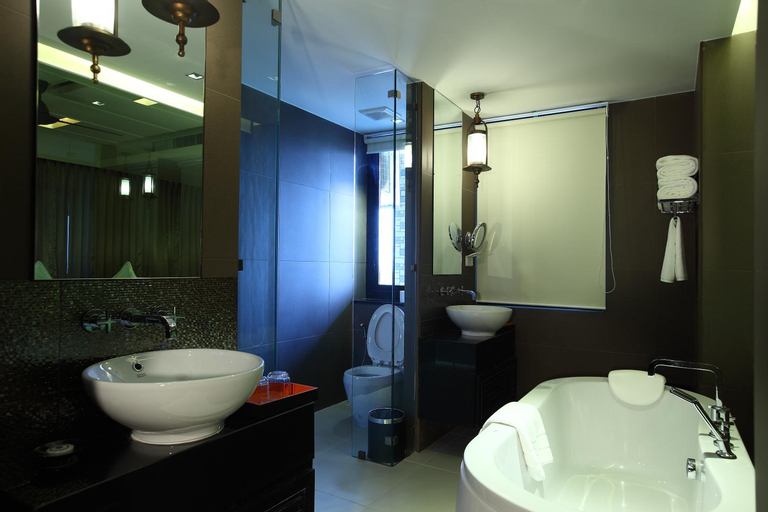 Bathroom 15