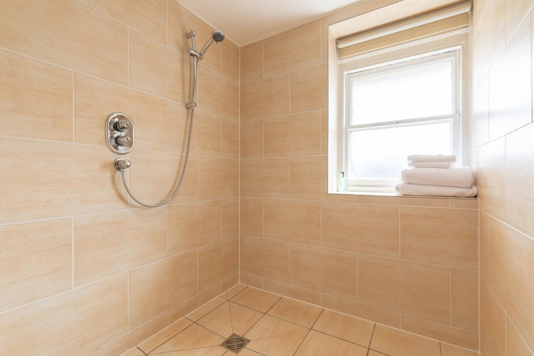Bathroom 4, The Sir Thomas Hotel, Sefton