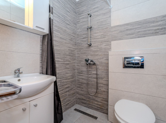 Bathroom 3, Apartments Robi & Kristina, Obrovac