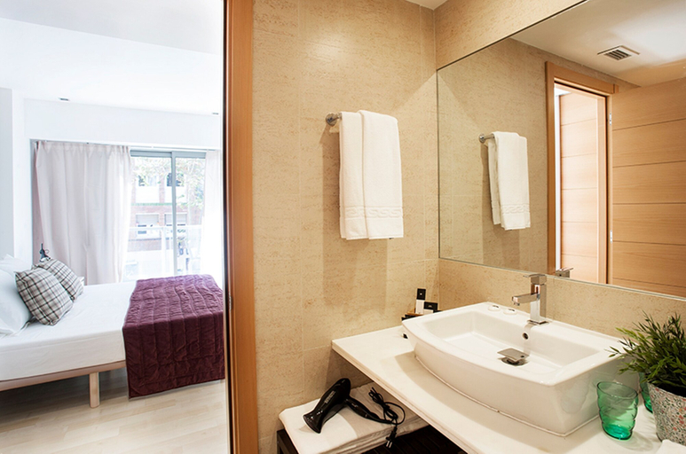 Bathroom 4, Durlet Rambla Mar Apartments, Barcelona
